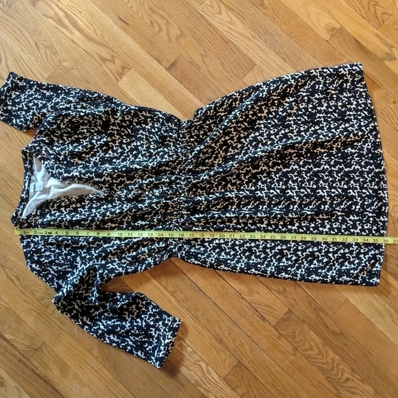 H&M Size 10 Abstract Long Sleeve Lined Dress w/ Buttons Up the Front - Picture 10 of 13